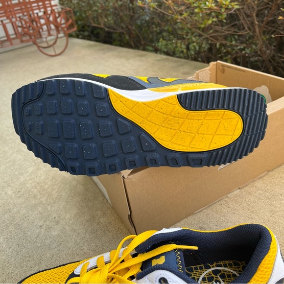 Nike Men's College Air Max SYSTM Michigan Sz 9 Shoes LV5 Maize-Navy NEW! - Picture 6 of 7